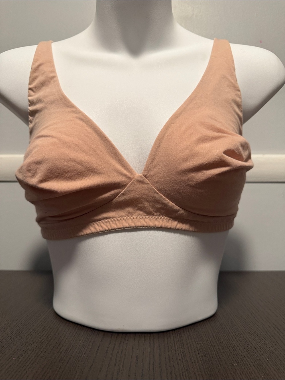 Hanro Soft V-Neck Bralette in Light Nude - Picture 2 of 9